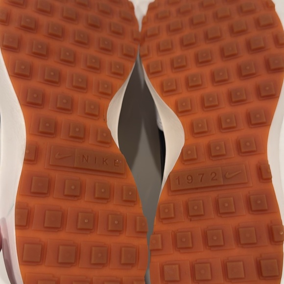 WOMEN'S NIKE WAFFLE DEBUT SNEAKERS
White, Gray and Black size 7 Good condition - Picture 3 of 5